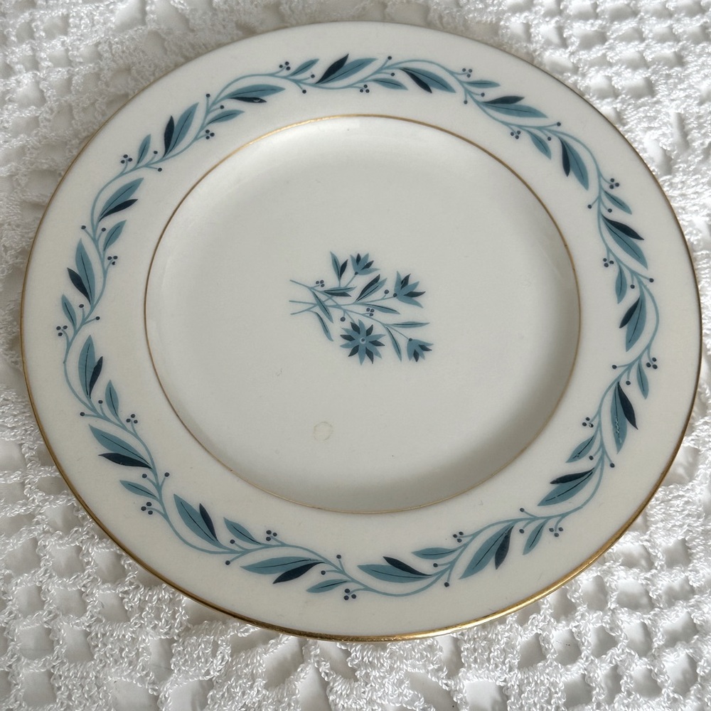 Lenox Blue Ridge P316 Vintage 1950’s Round Gold Trim Plate 6 1/4”
